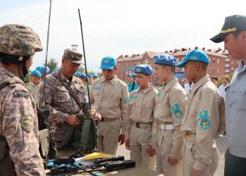 Шымкентте оқушылар әскерилердің өмірімен танысты