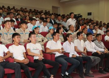 Арыс тұрғындары әскерге шақырылушылардың алғашқы легін шығарып салды