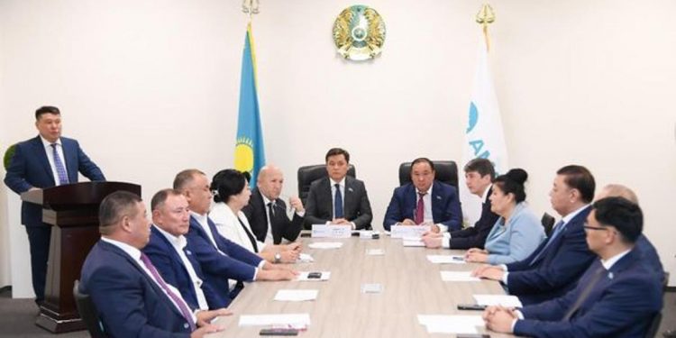 ТҮРКІСТАН: «AMANAT» ФРАКЦИЯДА ЕЛДІМЕКЕНДЕРДІҢ МӘСЕЛЕЛЕРІ ҚАРАЛДЫ