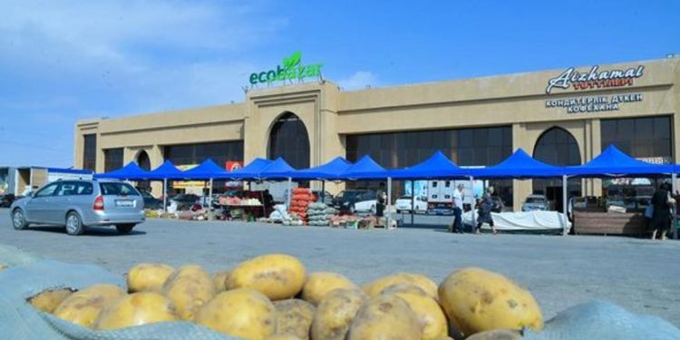 ТҮРКІСТАН: «ЭКОБАЗАРДА» ЖӘРМЕҢКЕ ӨТІП ЖАТЫР