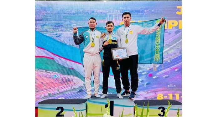 ТҮРКІСТАН: БЕЛБЕУ КҮРЕСІНЕН ӘЛЕМ ЧЕМПИОНАТЫНЫҢ ЖҮЛДЕГЕРЛЕРІНЕ ҚҰРМЕТ КӨРСЕТІЛДІ