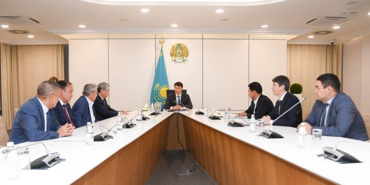 ТҮРКІСТАН ӨҢІРІНЕН ШЫҚҚАН ҚОС ҚАЙРАТКЕРГЕ ҚҰРМЕТ КӨРСЕТІЛДІ