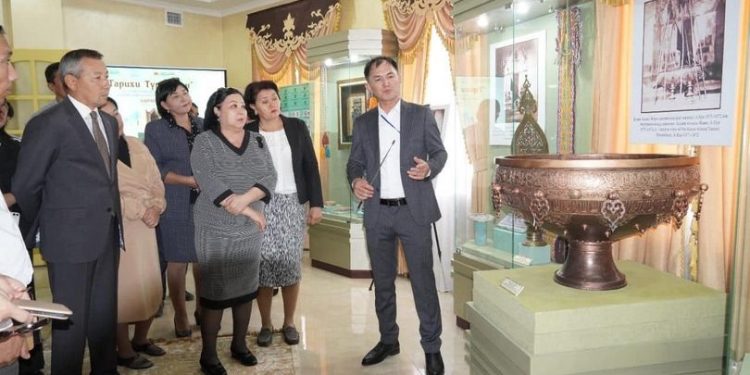 «ТАРИХИ ТҮРКІСТАН» КӨШПЕЛІ КӨРМЕСІ ҚЫЗЫЛОРДАДА ӨТІП ЖАТЫР