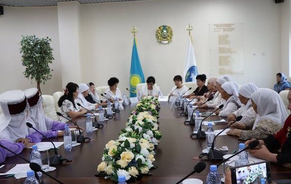 ТҮРКІСТАН ОБЛЫСТЫҚ ҚАЗАҚСТАН ХАЛҚЫ АССАМБЛЕЯСЫ ЖАНЫНДАҒЫ АНАЛАР КЕҢЕСІНІҢ ОТЫРЫСЫ ӨТТІ