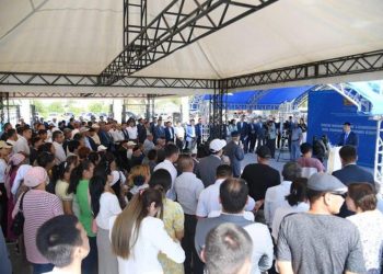 ТҮРКІСТАН: ОБЛЫС ӘКІМІ СОЗАҚ ТҰРҒЫНДАРЫМЕН КЕЗДЕСТІ