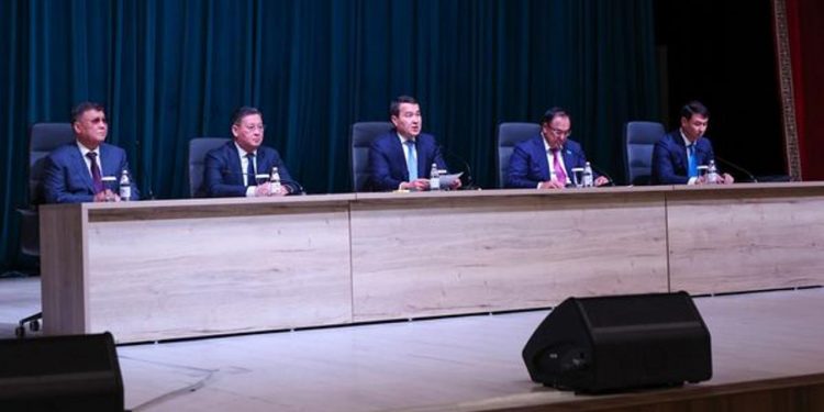 Әлихан Смайылов Түркістан облысының жаңа әкімін таныстырды