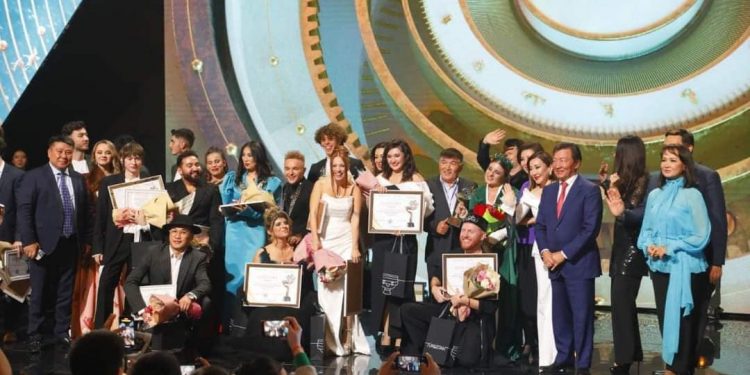 ТҮРКІСТАНДА ХАЛЫҚАРАЛЫҚ «VOICE OF TURAN» ҚАЗАҚ ӘНДЕРІ БАЙҚАУЫ ДҮРІЛДЕП ӨТТІ