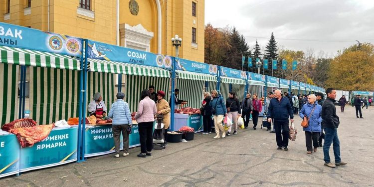АЛМАТЫДАҒЫ ЖӘРМЕҢКЕГЕ ТҮРКІСТАН ОБЛЫСЫНАН 400 ТОННАҒА ЖУЫҚ ӨНІМ ӘКЕЛІНДІ