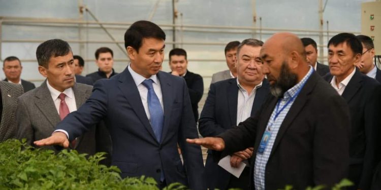 Туркестан: Аким областивстретился с жителями Сарыагашского района