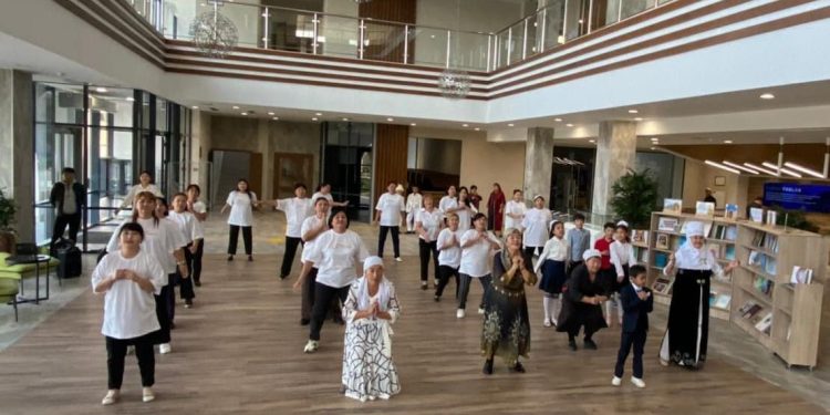 Түркістанда қоғамдық көліктерде кітап оқу насихатталады