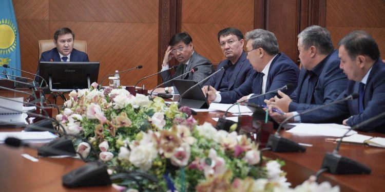 Под председательством акима города состоялось совещание по подготовке к отопительному сезону