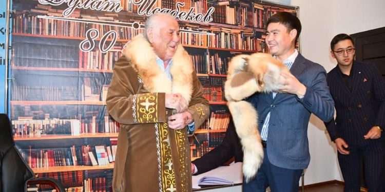 Ордабасы ауданы: Дулат Исабековке құрмет көрсетілді