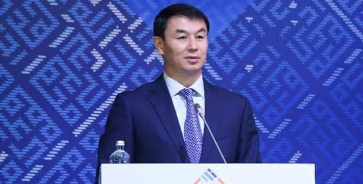 ДАРХАН САТЫБАЛДЫ ӘЛЕУМЕТТІК САЛА ҚЫЗМЕТКЕРЛЕРІН КӘСІБИ МЕРЕКЕСІМЕН ҚҰТТЫҚТАДЫ