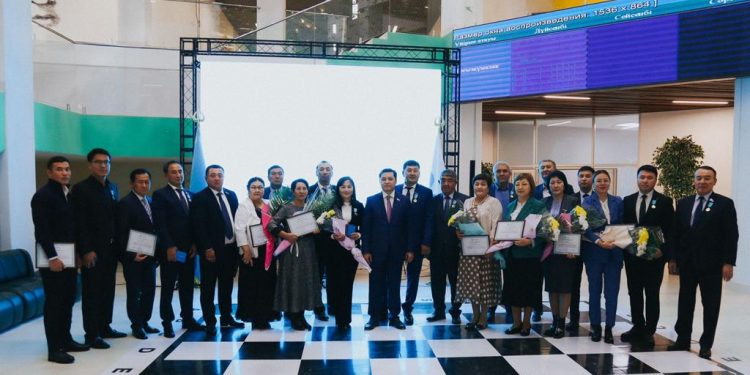 «AMANAT»: РЕСПУБЛИКА КҮНІНЕ ОРАЙ ПАРТИЯЛЫҚ НАГРАДАЛАР ТАБЫСТАЛДЫ