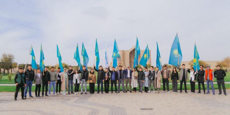 ҚАЙТА ЖАҢҒЫРҒАН МЕРЕКЕНІ ТҮРКІСТАНДЫҚ ЖАСТАР ДА АТАП ӨТТІ