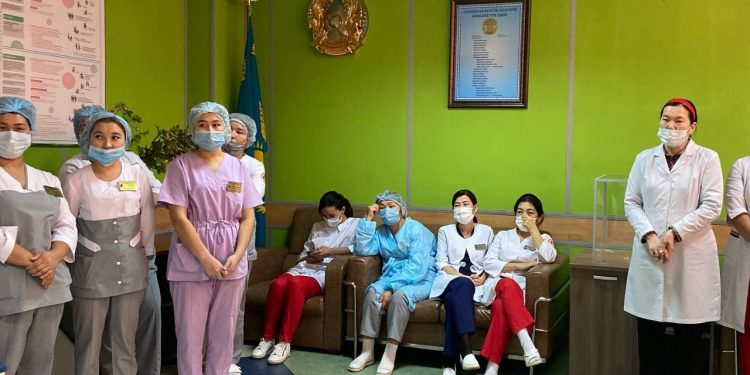 МЕДИЦИНА САЛАСЫНЫҢ ҚЫЗМЕТКЕРЛЕРІМЕН КЕЗДЕСУ