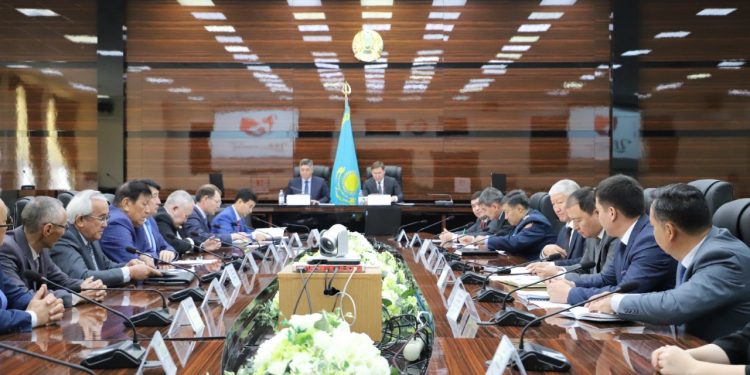 Саян Ахметжанов сыбайлас жемқорлыққа қарсы іс-қимыл жөніндегі ведомствоаралық комиссияның отырысына қатысты
