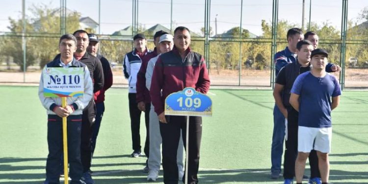 Мектеп мұғалімдері жасыл алаңда кездесті