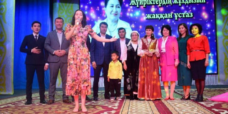 Отырар ауданы: «Жүйріктердің жұлдызын жаққан ұстаз»  атты мерекелік шара өтті