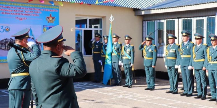 ТҮРКІСТАН: САЙРАМДА ЖАСТАРДЫ ӘСКЕРГЕ ШЫҒАРЫП САЛУ РӘСІМІ ӨТТІ