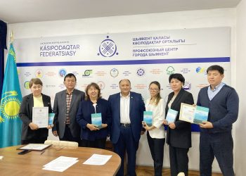 Шымкент : Әлеуметтік сала қызметкерлері марапатталды