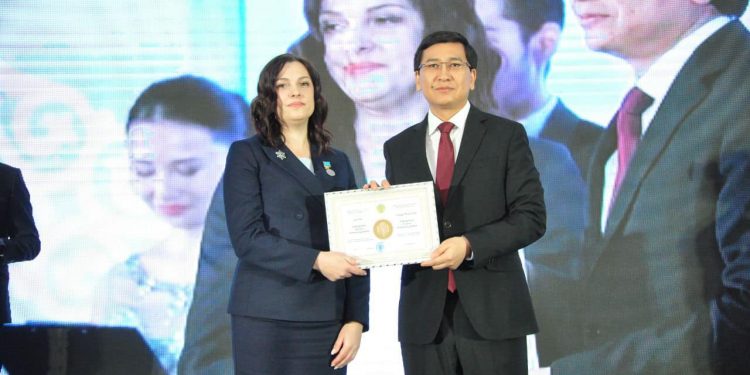 БОЛЕЕ 190 МЛН ТЕНГЕ ПОЛУЧИЛИ 64 ЛУЧШИХ ПЕДАГОГА ШКОЛ И КОЛЛЕДЖЕЙ