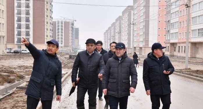 Мұрат Әйтенов салынып жатқан тұрғын үйлердің құрылыс сапасын тексерді