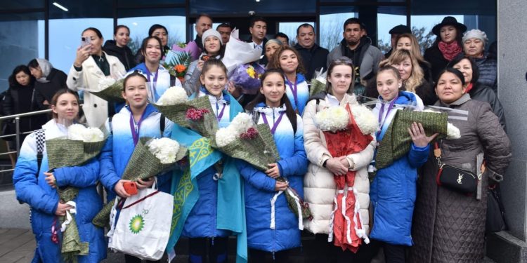 ЖЕҢІМПАЗ СПОРТШЫЛАРДЫ ЗОР ҚОШЕМЕТПЕН ҚАРСЫ АЛДЫ