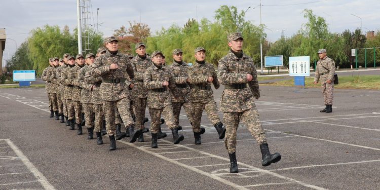 Шымкент: Жас сарбаздар өмірлерінің жаңа кезеңін бастауда