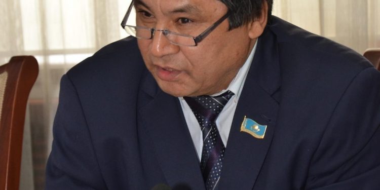 ӘДІЛДІК ТУЫН ҚАЗІР ЖӘНЕ ӘРДАЙЫМ КӨТЕРІП ЖҮРЕЙІК!