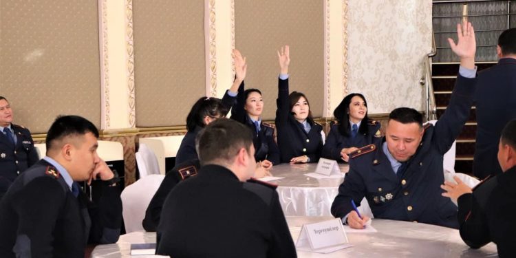 ТҮРКІСТАН: КЕНТАУДА ПОЛИЦИЯ ҚЫЗМЕТКЕРЛЕРІ БІЛІМ АЛАҢЫНДА БАС ҚОСТЫ