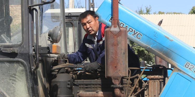 ТӨЛЕБИДЕ СЛЕСАРЬ-ЖӨНДЕУШІ – «ЕҢБЕК ДАҢҚЫ» ОРДЕНІНІҢ ИЕГЕРІ АТАНДЫ