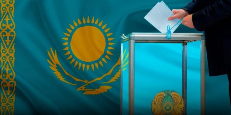 Сайлау-2022: Мейрам Қажыкен Қаскелеңде мұғалімдермен кездесті