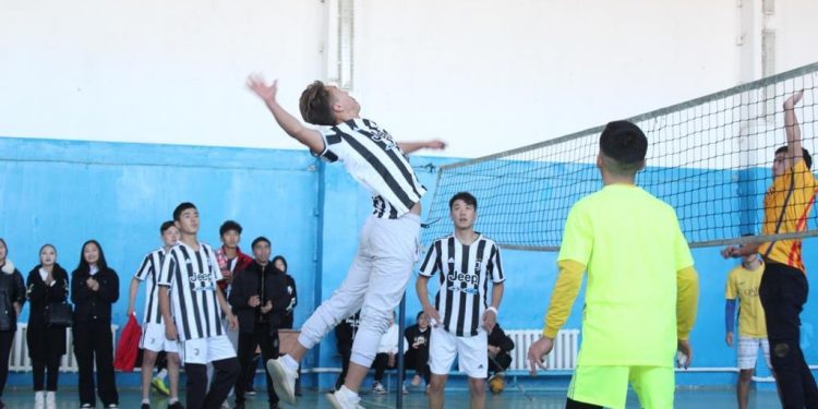 ТӨЛЕБИ: ВОЛЕЙБОЛДАН КОЛЛЕДЖ СТУДЕНТТЕРІ АРАСЫНДА АУДАН БІРІНШІЛІГІ ӨТКІЗІЛДІ