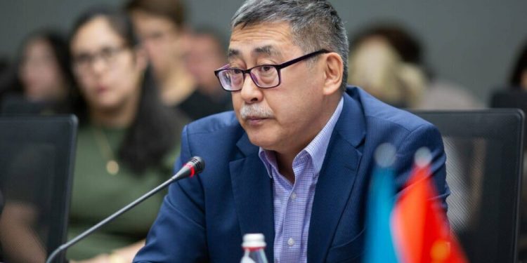 ПРЕЗИДЕНТТІККЕ ҮМІТКЕР МЕЙРАМ ҚАЖЫКЕН САЛАЛЫҚ КӘСІПОДАҚТАРДЫҢ ӨКІЛДЕРІМЕН КЕЗДЕСТІ