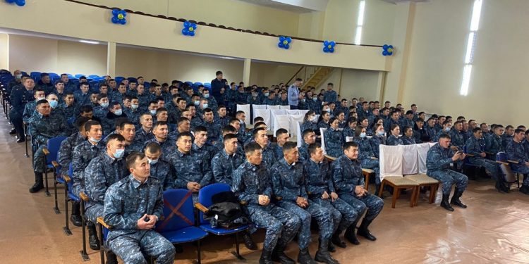 СЫБАЙЛАС ЖЕМҚОРЛЫҚҚА ҚАРСЫ ҚЫЗМЕТТІҢ АРДАГЕРЛЕР КЕҢЕСІНІҢ ТӨРАҒАСЫ ІШКІ ІСТЕР ОРГАНДАРЫНЫҢ ҚЫЗМЕТКЕРЛЕРМЕН КЕЗДЕСТІ