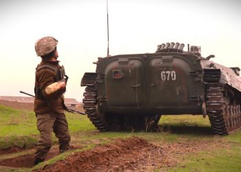 Шымкенттің жас сарбаздары ұрыс машинасын жойды