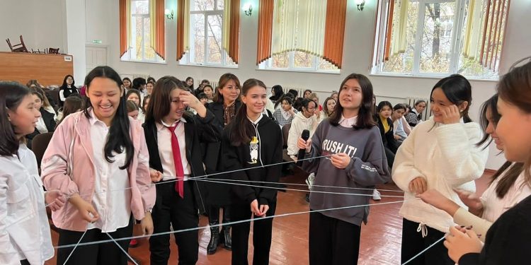 КЕНТАУ: ОҚУШЫЛАРМЕН КЕЗДЕСУ ӨТТІ