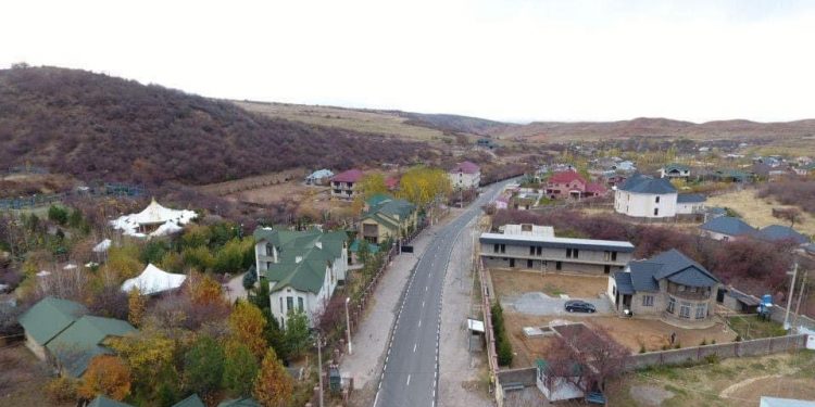 ТҮРКІСТАН: ТӨЛЕБИ АУДАНЫНДАҒЫ ДЕМАЛЫС АЙМАҚТАРҒА АПАРАР ЖОЛДАР ЖӨНДЕУДЕН ӨТКІЗІЛДІ