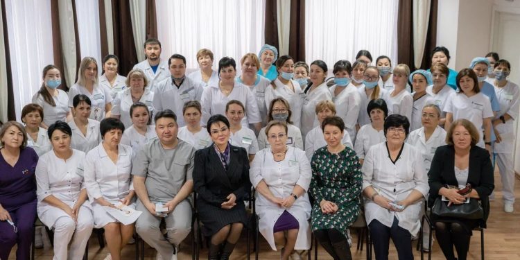 Салтанат Турсынбекова продолжает посещать регионы Казахстана и встречаться с населением