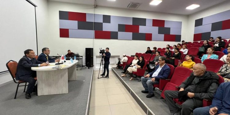 ҚР Президенттігіне Кандидат сайлаушылармен кездесу үшін Жаңаөзен қаласына барды