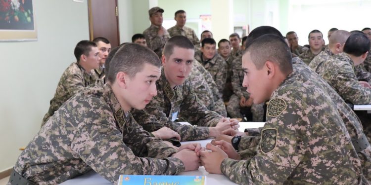 Шымкентте сарбаздар зияткерлік ойын өткізді