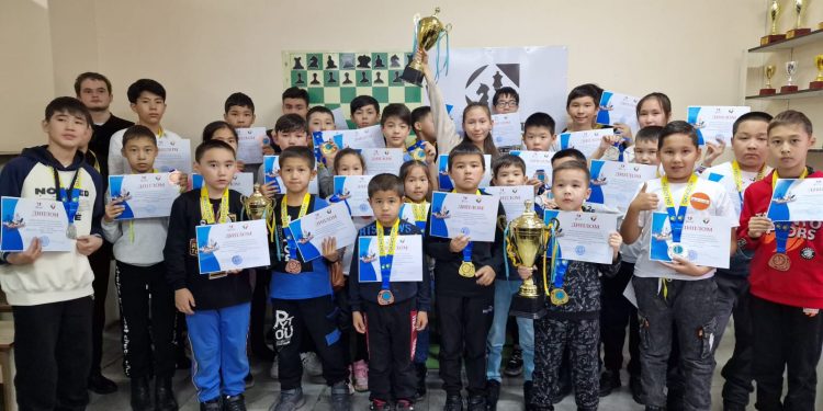 Шымкентте шахматтан жасөспірімдер арасында команадалық турнир өтті