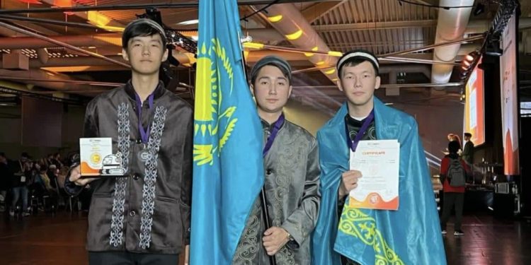 Школьники из Шымкента покорили жюри на Всемирной олимпиаде по робототехнике