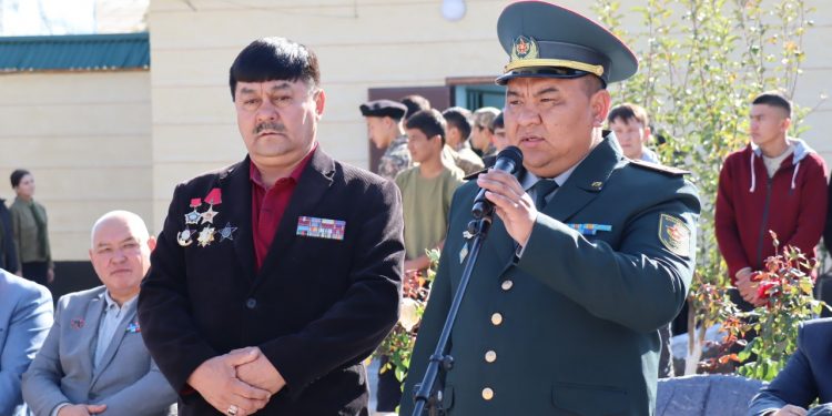Сайрамдық әскерге шақырылушыларға салтанатты шығарып салу рәсімі ұйымдастырылды