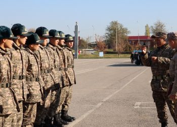 Шымкенттік балалар Отан қорғауды үйренуде
