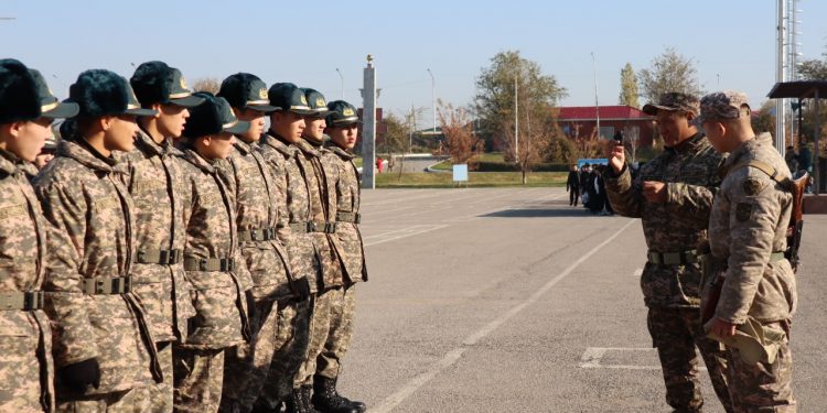 Шымкенттік балалар Отан қорғауды үйренуде