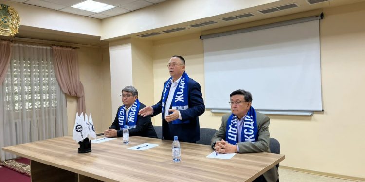 НҰРЛАН ӘУЕСБАЕВ АЛМАТЫ ТҰРҒЫНДАРЫМЕН КЕЗДЕСТІ