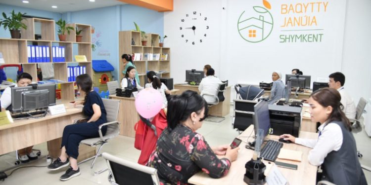 Шымкент : «Бақытты жанұя» орталығы арқылы 37 мыңнан астам адамға көмек көрсетілген