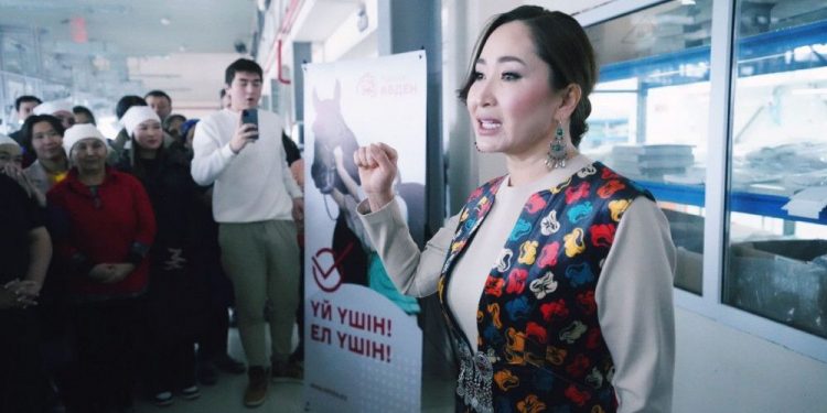 ҚАРАҚАТ ӘБДЕН ШЫМКЕНТТЕ ФАБРИКА ЖҰМЫСШЫЛАРЫМЕН КЕЗДЕСТІ